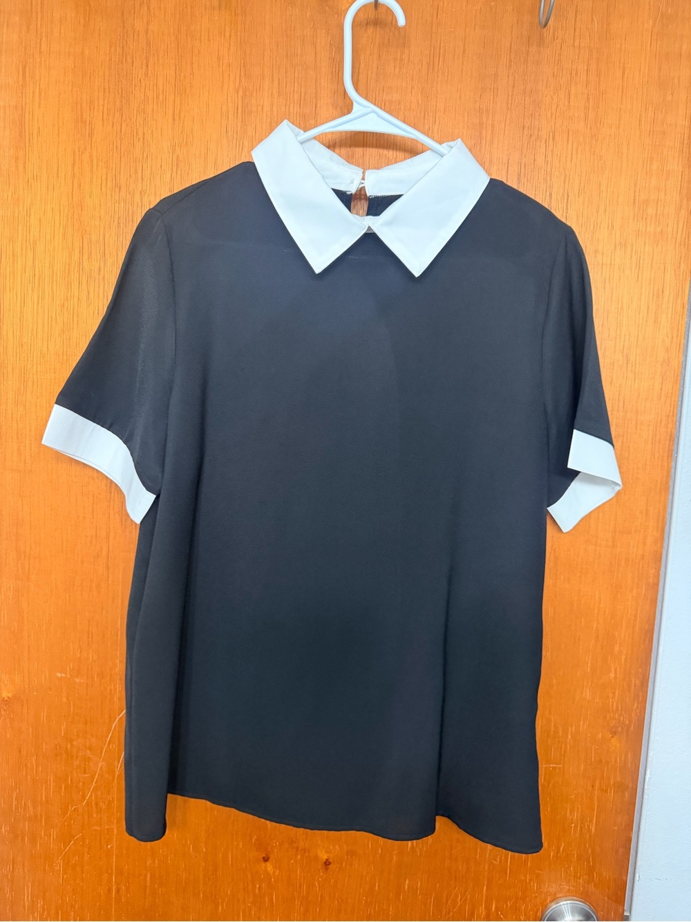 Black Short-Sleeve Shirt with White Collar and Cuff Trim - Women